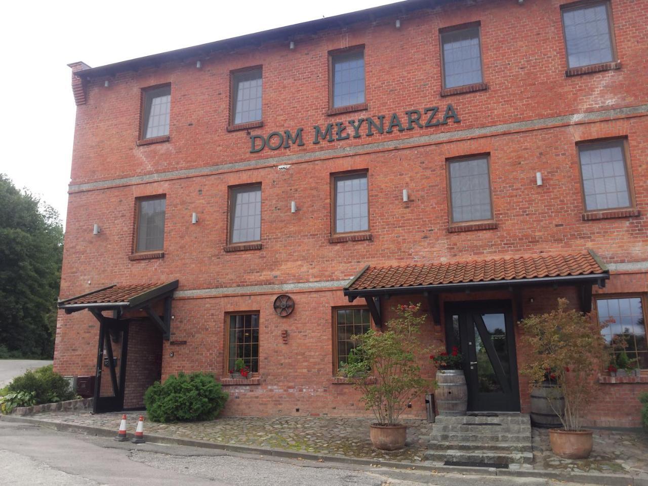 Hotel Dom Mlynarza Zukczyn Exterior foto